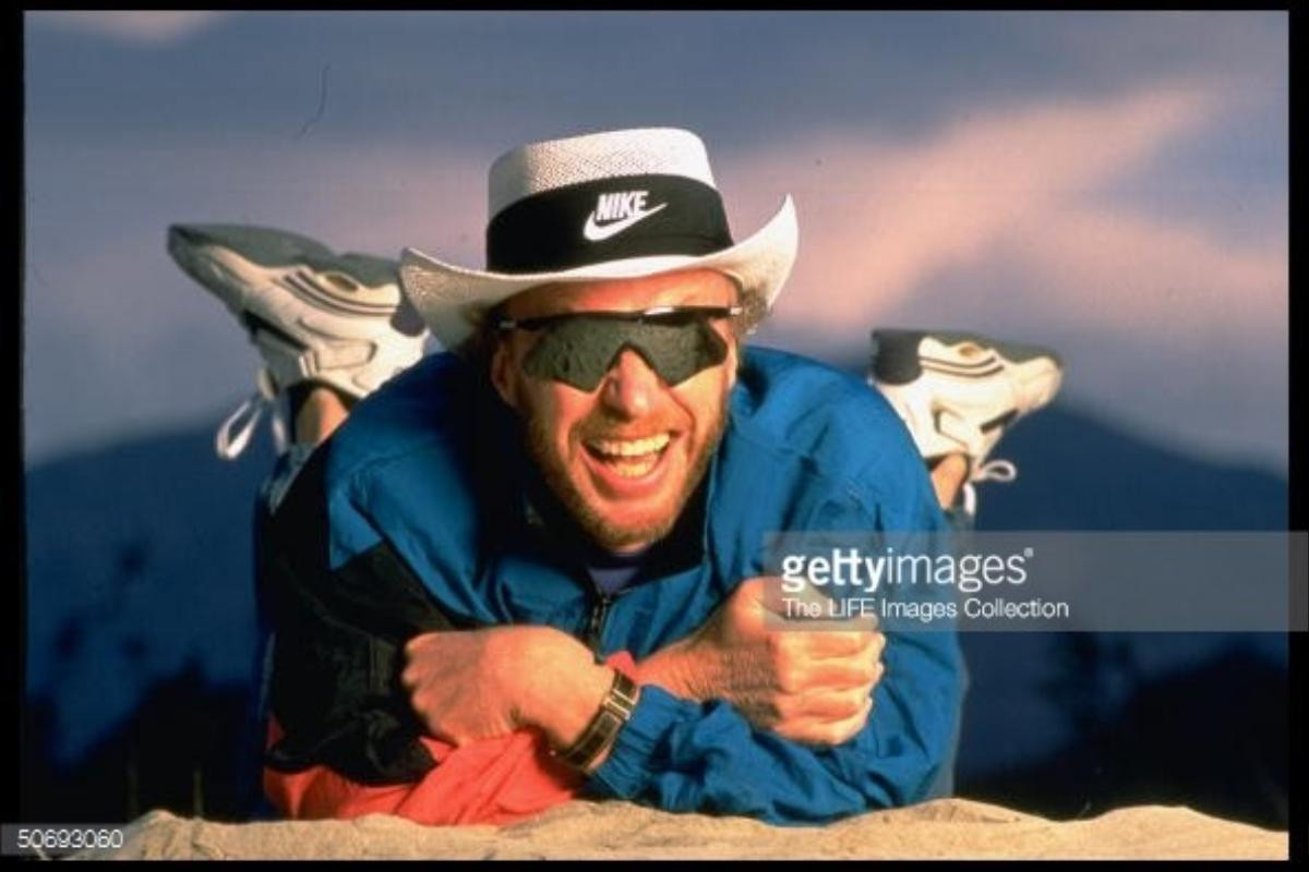 Phil Knight, đồng sáng lập hãng thời trang Nike, từng vận động bang Oregon tăng thuế thu nhập đối với người giàu, từng nói "Tôi là Phil Knight và tôi không tin vào quảng cáo".