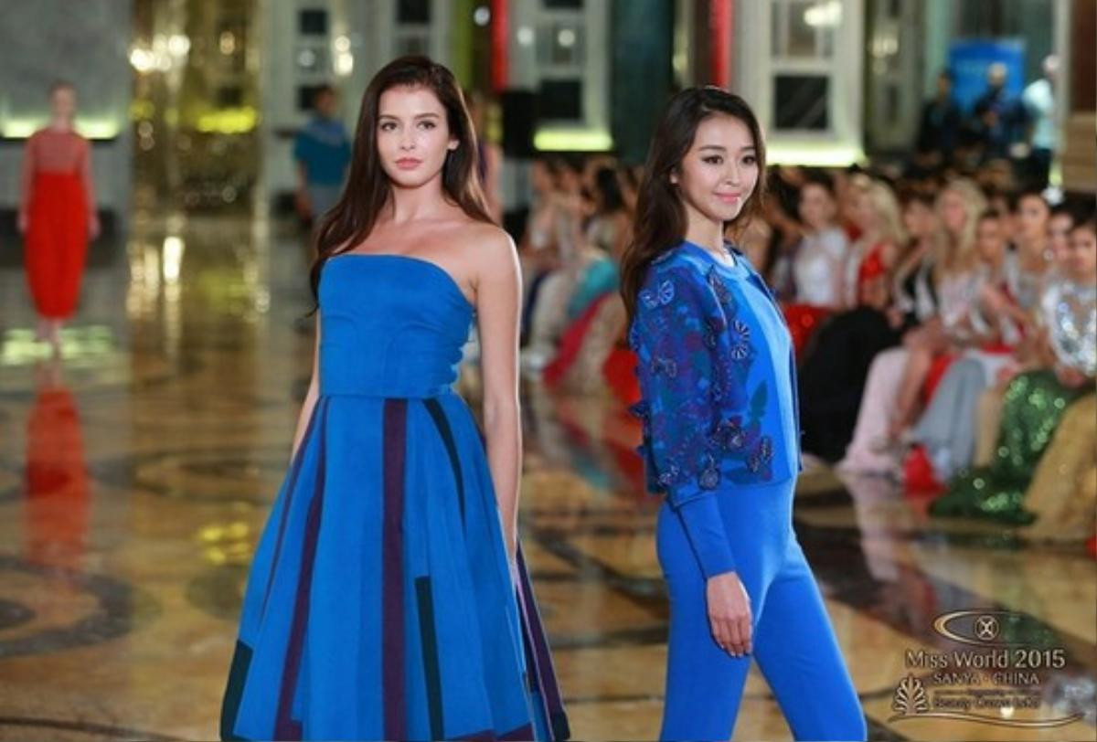 Hai người đẹp của Nga và Nhật trong phần thi Top Model.