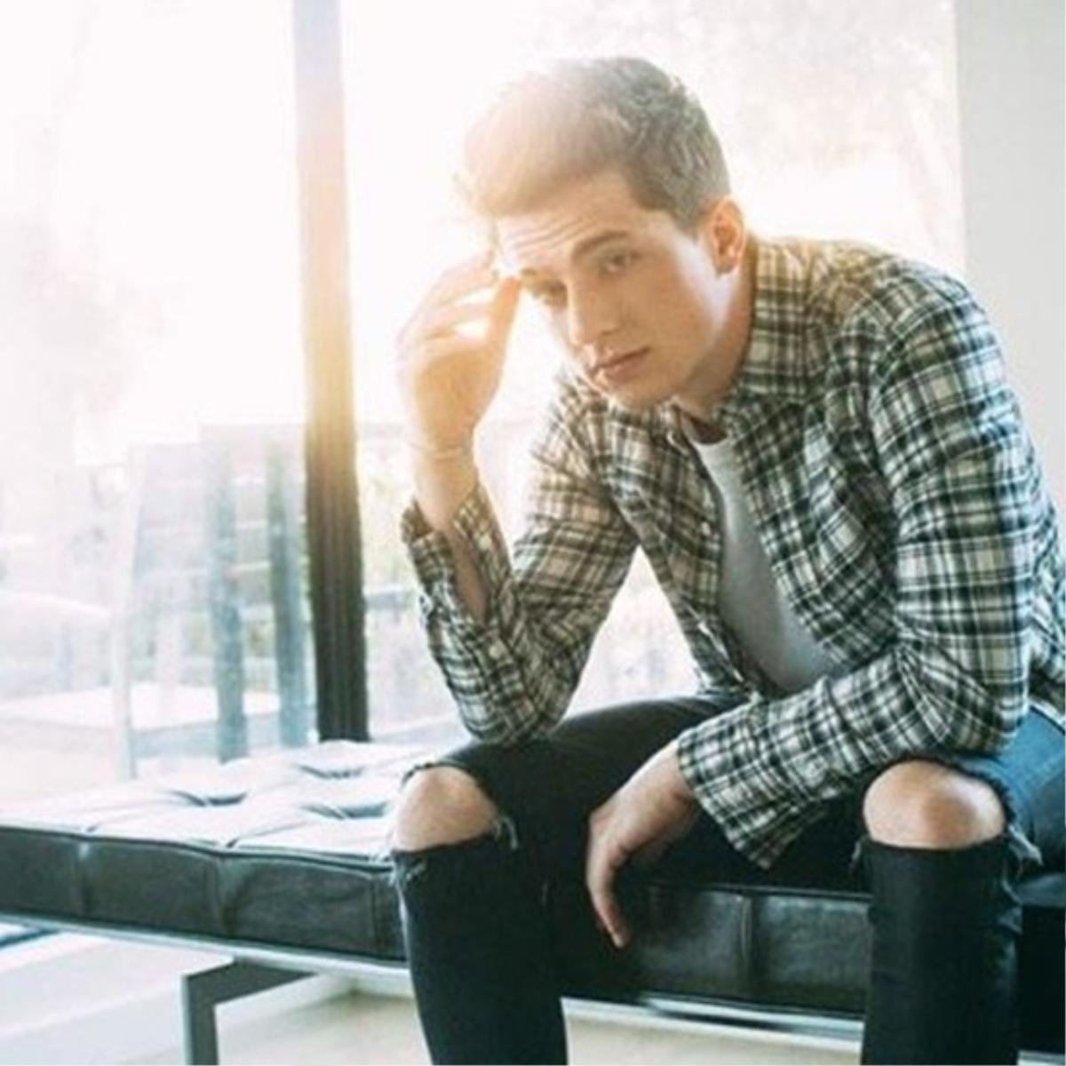 Charlie Puth và Seal đã nhận lời tham gia biểu diễn trong đêm chung kết