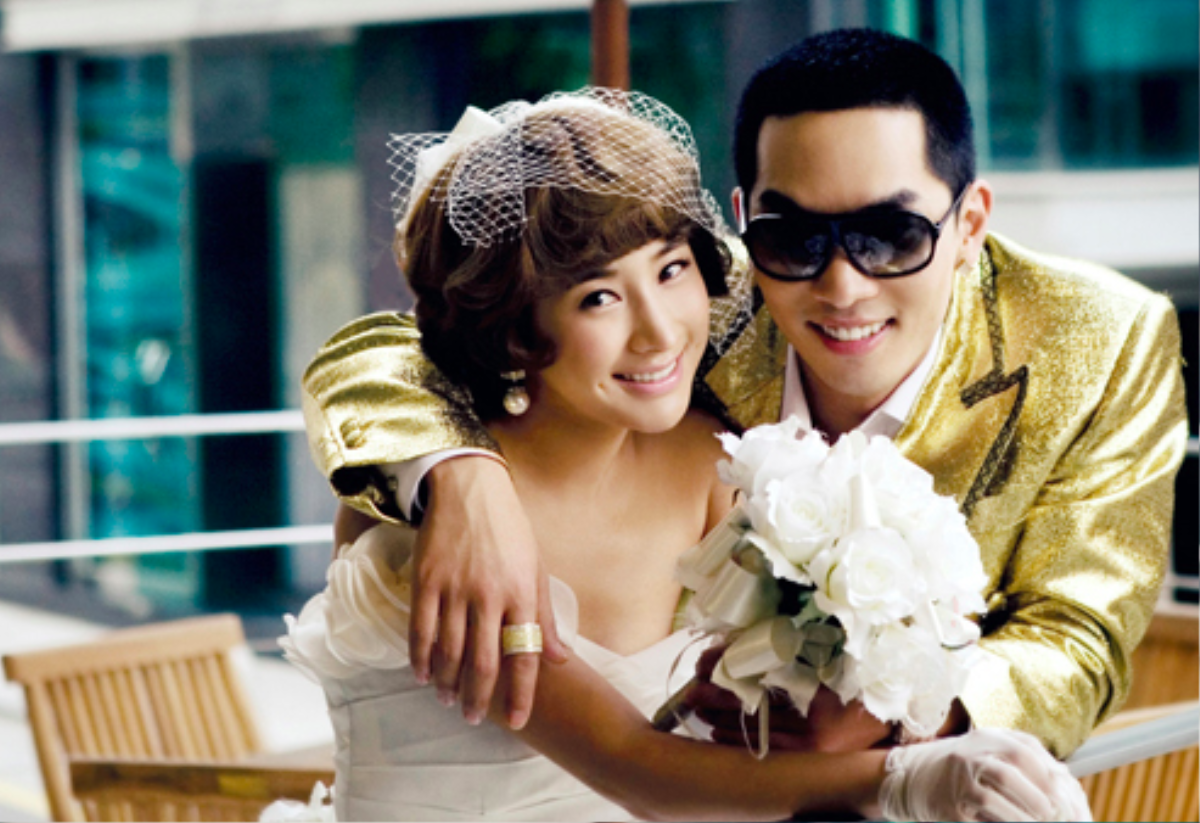 Rapper Crown J và giọng ca gợi cảm Seo In Young tham gia từ những ngày đầu tiên của We Got Married cho tới tập thứ 41. Họ hợp nhau ở sở thích âm nhạc và thời trang, lối sống hướng ngoại. Sự ăn ý của “cặp vợ chồng” này chiếm được cảm tình của khán giả. 