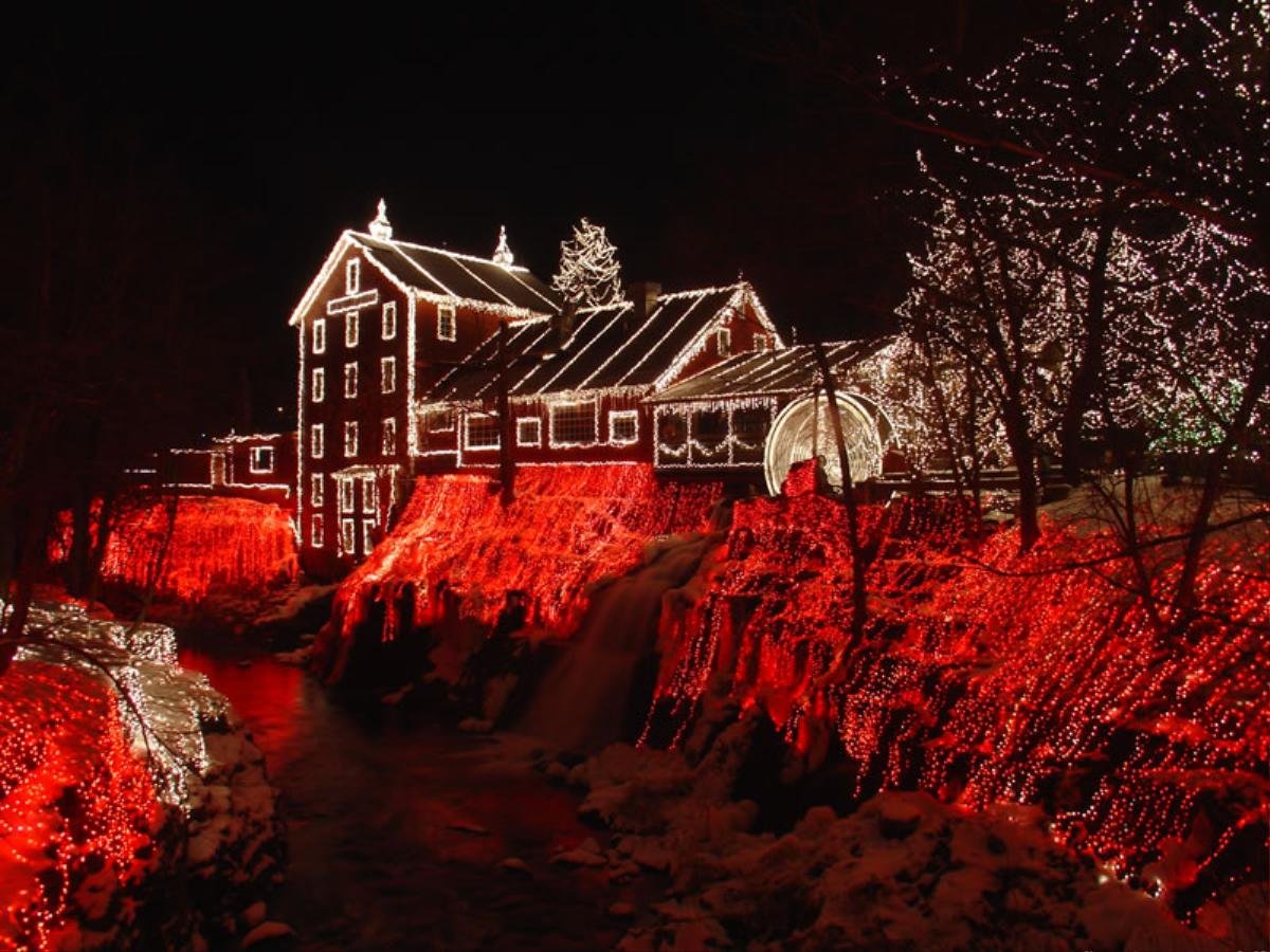 11Clifton-Mill-Christmas-over-3.5-million-lights