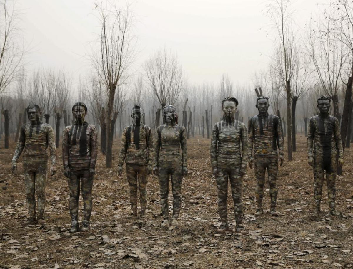 Models painted in camouflage colors to blend in with the background pose for Chinese artist Liu Bolin's artwork "Dongji", or Winter Solstice, on the second day after China's capital Beijing issued its second ever "red alert" for air pollution, in Beijing, China, December 20, 2015. In this artwork, Liu wants to express his concerns about China and its people, including air pollution problem, Liu told Reuters. REUTERS/Kim Kyung-Hoon