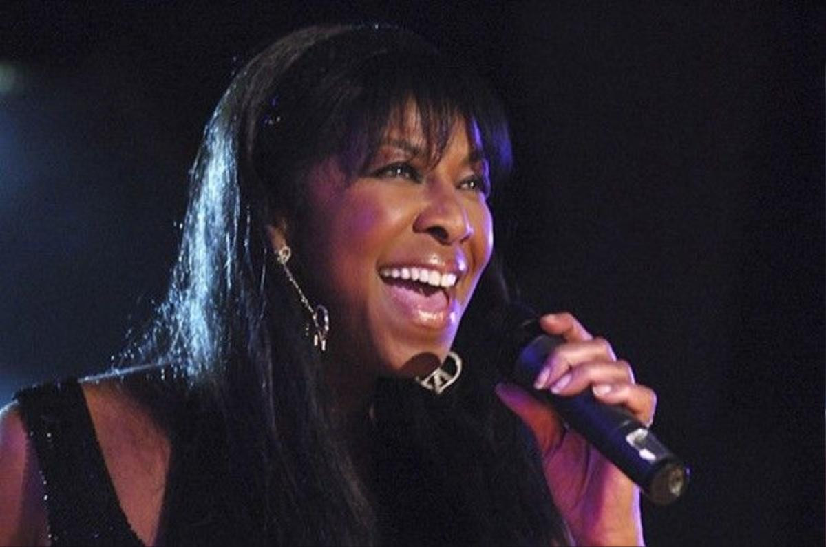 Natalie-Cole-2005-MS-Fundraiser-Performance-Billboard-650