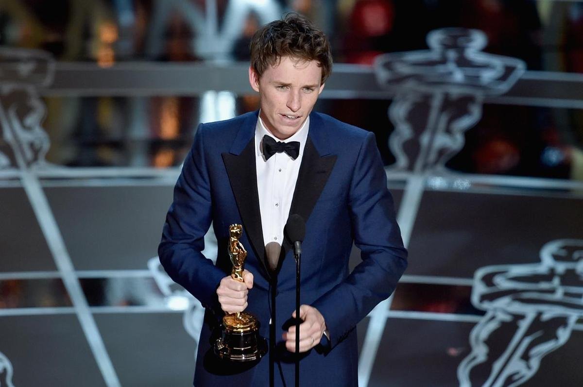 Eddie Redmayne xúc động không nói thành lời