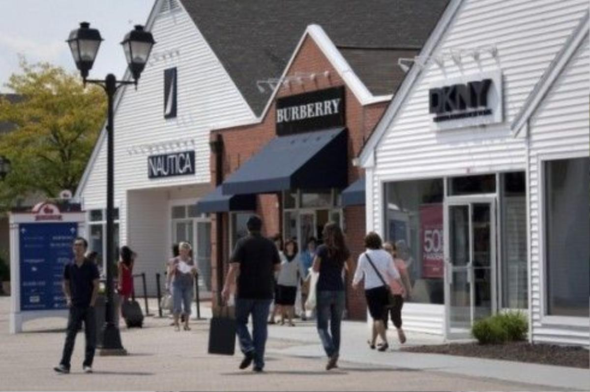 Woodbury Common Premium Outlets Shopping.