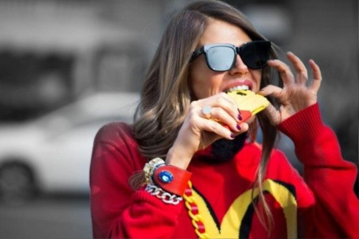 street-style-milan-2014-anna-dello-russo-cover-moschino-mc-donald-890x593