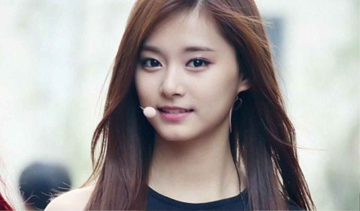 Tzuyu (TWICE) đang là tâm điểm của cơn bão phản đối