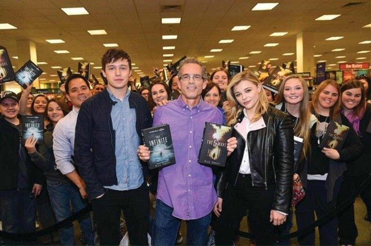 NEWNAN, GA - DECEMBER 07: (EXCLUSIVE COVERAGE) Nick Robinson, Rick Yancey, and Chloe Grace Moretz with fans attend "The 5th Wave" Book & Movie Promotion at Barnes and Noble, The Forum at Ashley Park on December 7, 2014 in Newnan, Georgia. (Photo by Paras Griffin/Getty Images)