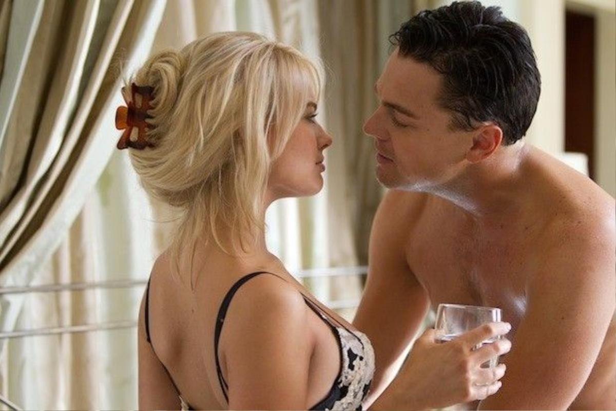 Left to right: Margot Robbie is Naomi Lapaglia and Leonardo DiCaprio is Jordan Belfort in THE WOLF OF WALL STREET, from Paramount Pictures and Red Granite Pictures. TWOWS-03330R