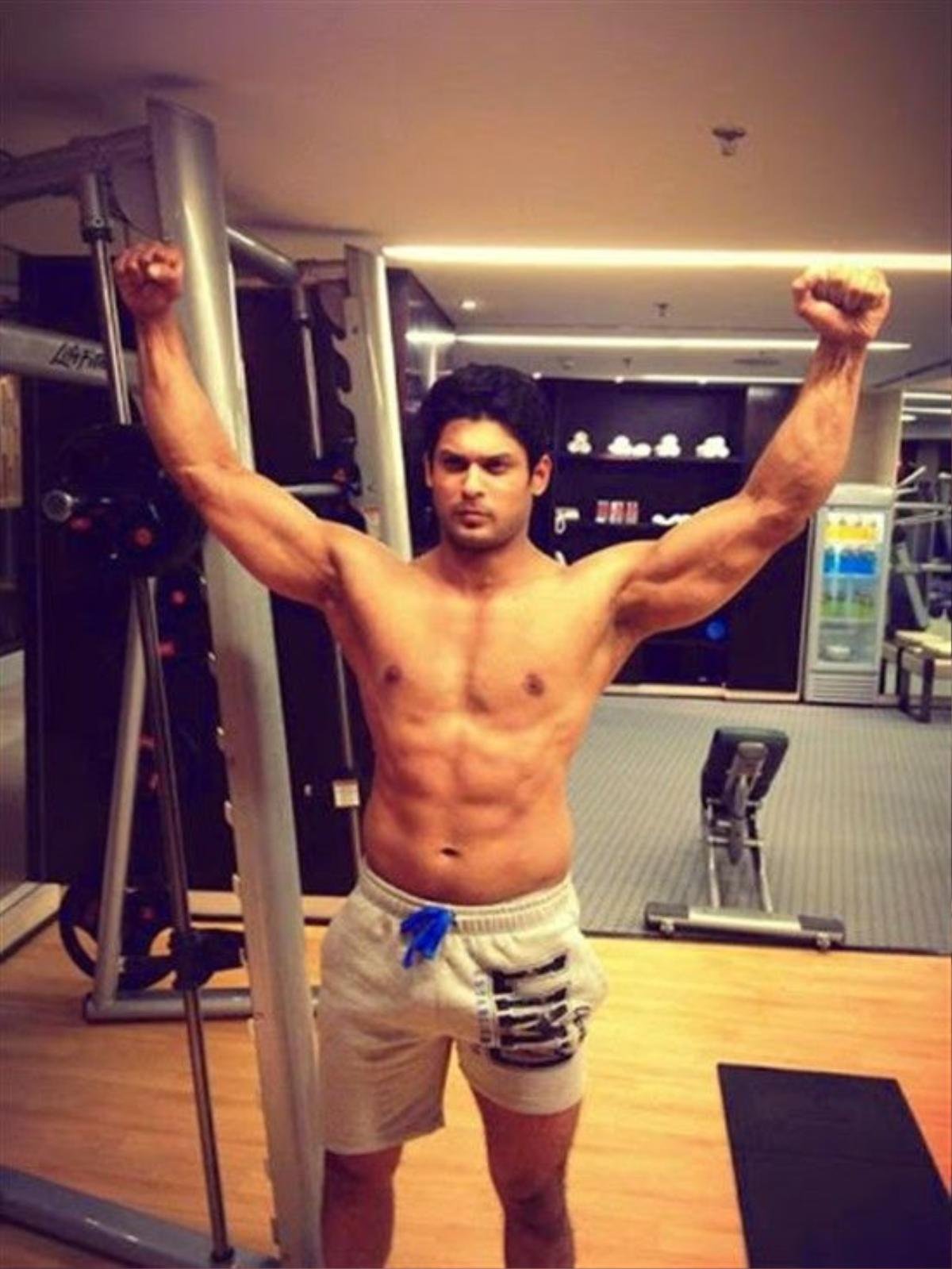 Siddharth Shukla (5) (550 x 733)