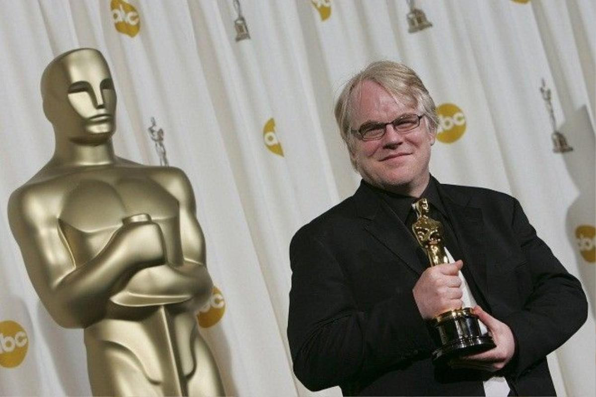 Actor Philip Seymour Hoffman, posing with his Oscar for Best Actor in the film "Capote" during the 2006 Academy Awards, has died. He was 46. (Michael Goulding/Orange County Register/MCT)