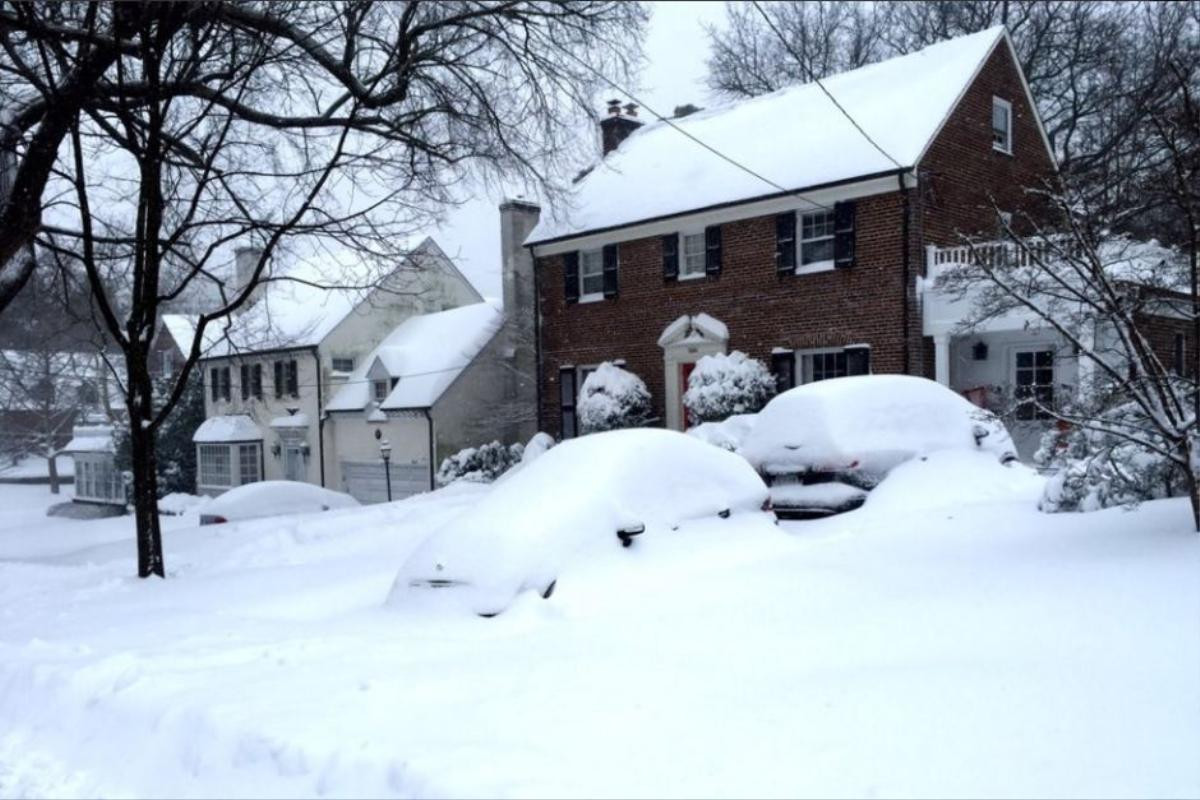 10 jonas snow buries car in washington