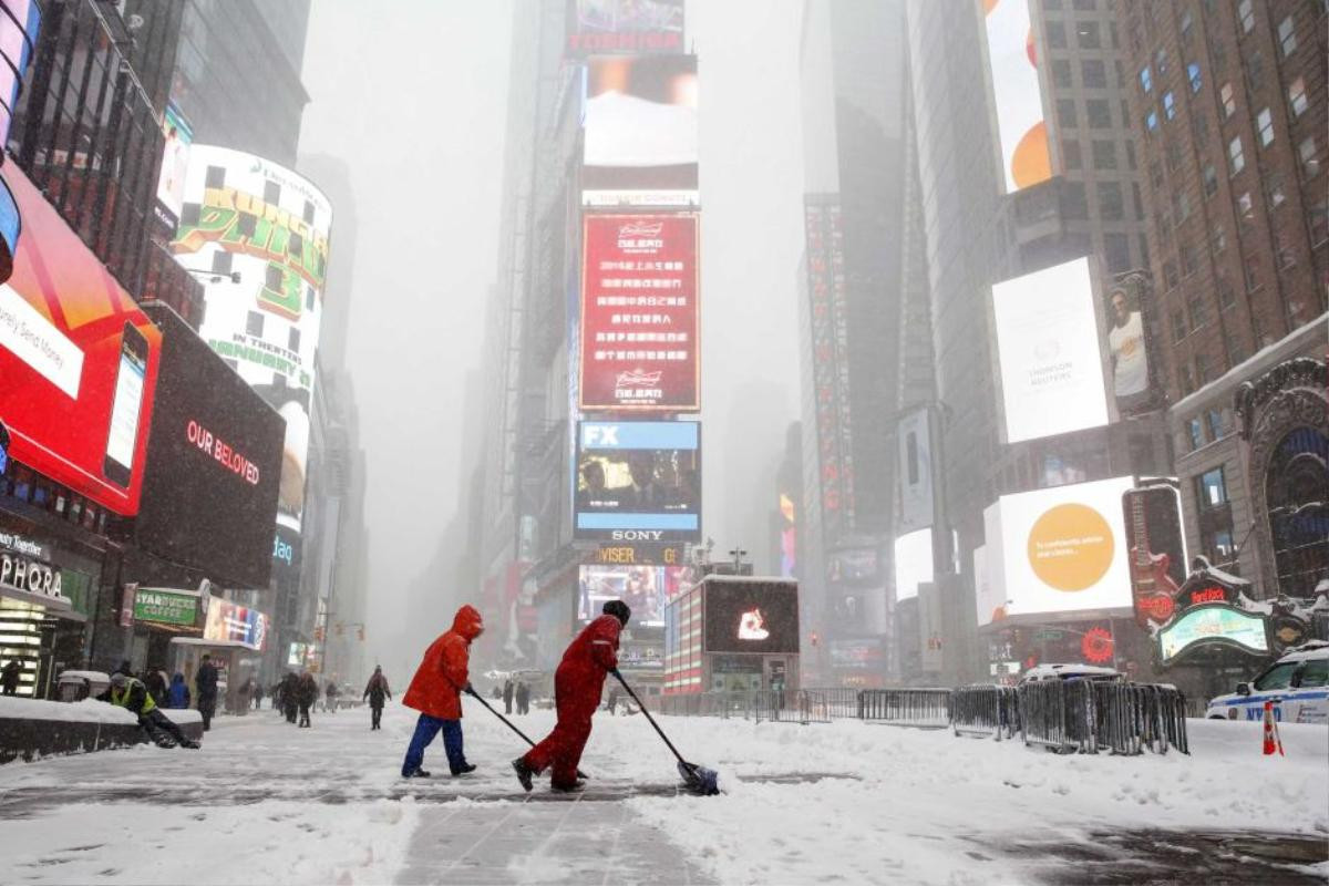 8 jonas shovel snow in NY, times square