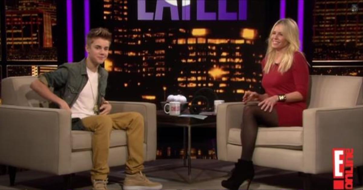 Justin Bieber là khách mời trong talkshow của danh hài Chelsea Handler năm 2011.