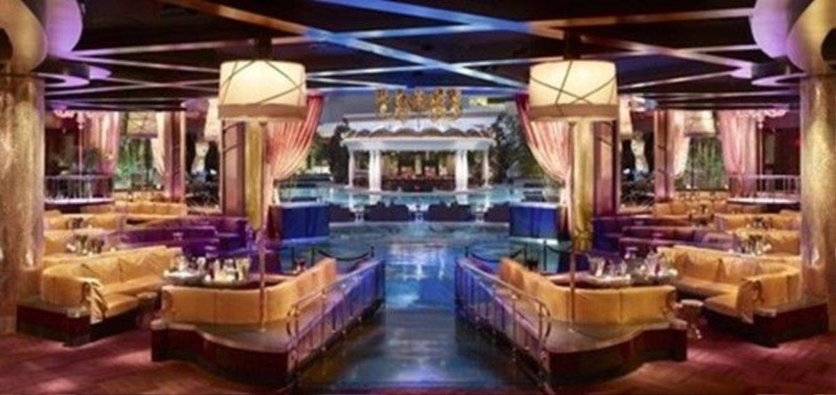 XS Club, Las Vegas, Mỹ. XS được biết đến như câu lạc bộ xa hoa nhất thành phố, với sàn nhảy rộng 4.000 m2, sâm panh và các loại đồ uống khác không có giá thấp hơn hàng nghìn USD. Vì thế, nếu muốn chiêm ngưỡng một câu lạc bộ cao cấp đúng nghĩa, đừng bao giờ bỏ qua XS Club. Ảnh: Barbara Kraft