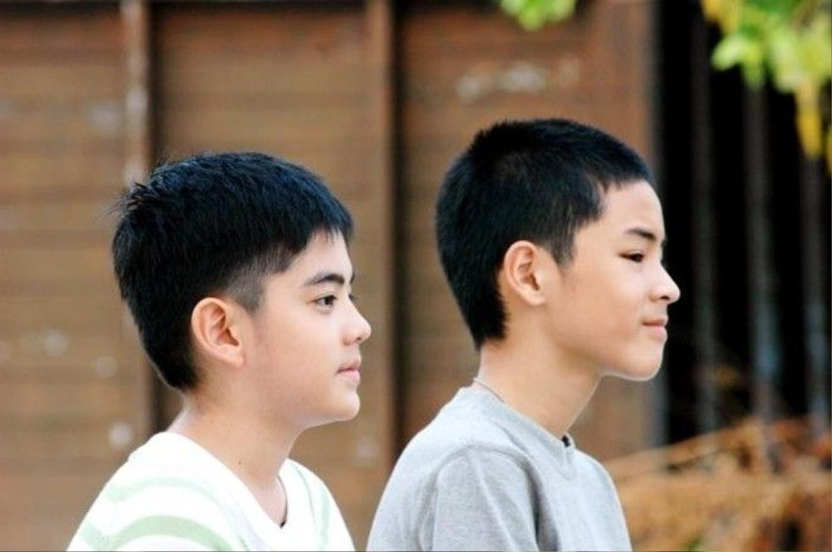 THE LOVE OF SIAM, (aka RAK HAENG SIAM), from left: Artit Niyomkul, Jirayu La-ongmanee, 2007. ©Strand Releasing