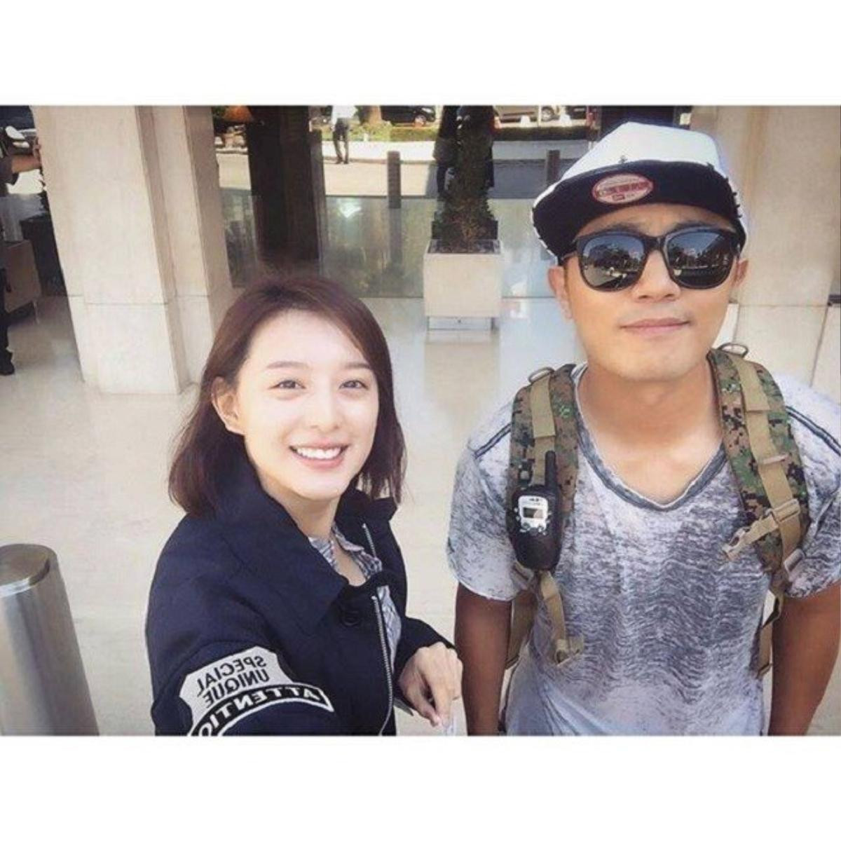 Bức hình selfie gần đây của Kim Ji Won và diễn viên Jin Goo (vai Seo Dae Young) mừng ngày công chiếu