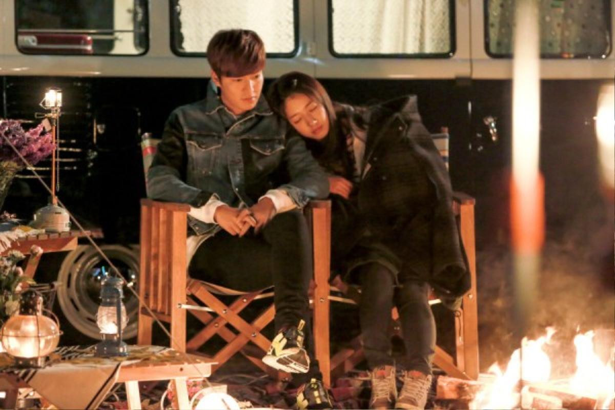 "Kim Tan bất ngờ xuất hiện khi Eun Sang cảm thấy cô đơn và mang đến cho cô một buổi tốt vô cùng ấm áp bên ánh lửa"