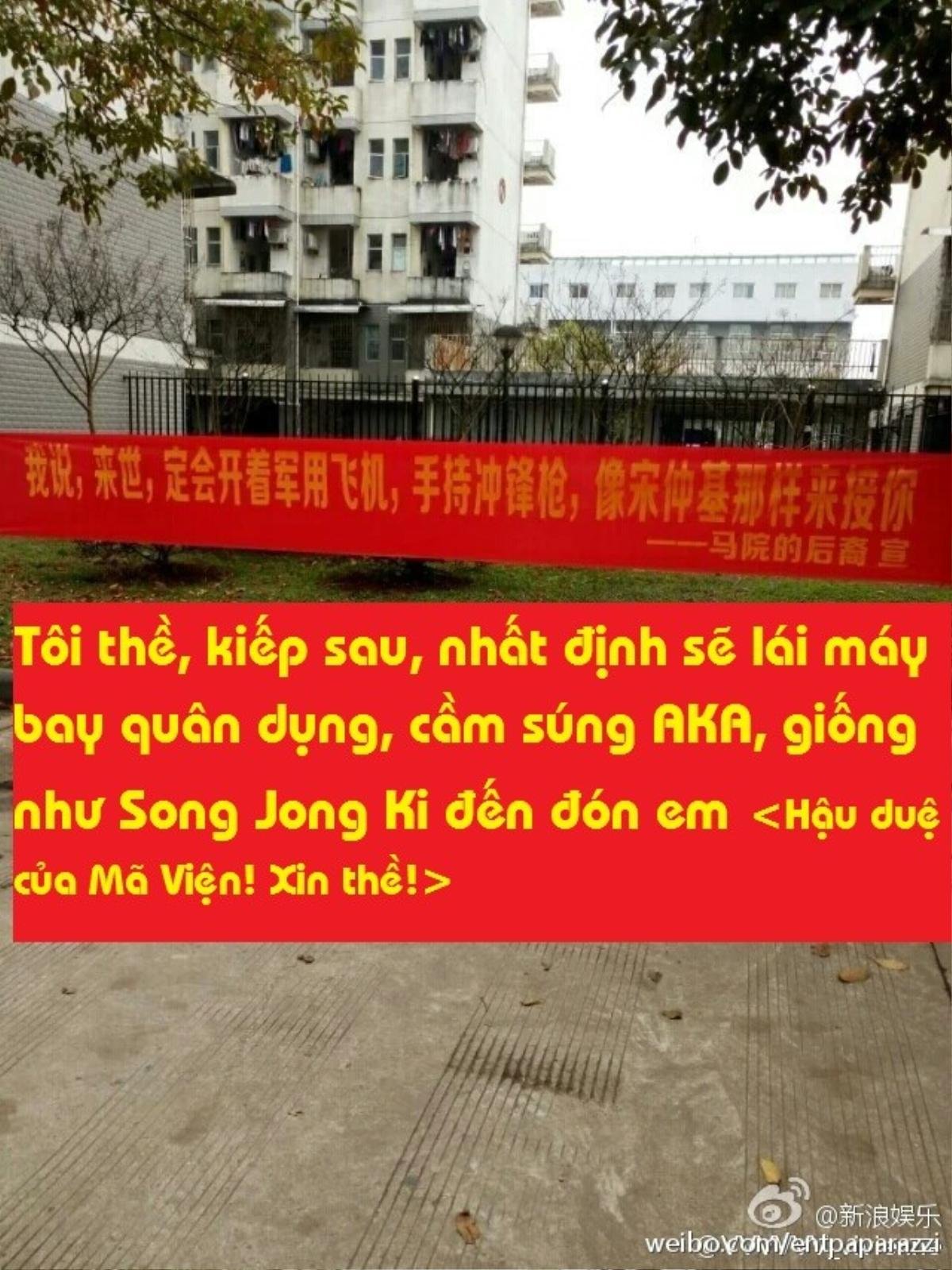 "Tôi thế, kiếp sau, nhất định sẽ láy máy bay quân dụng, cầm súng AKA, giống như Song Joong Ki đến đón em"