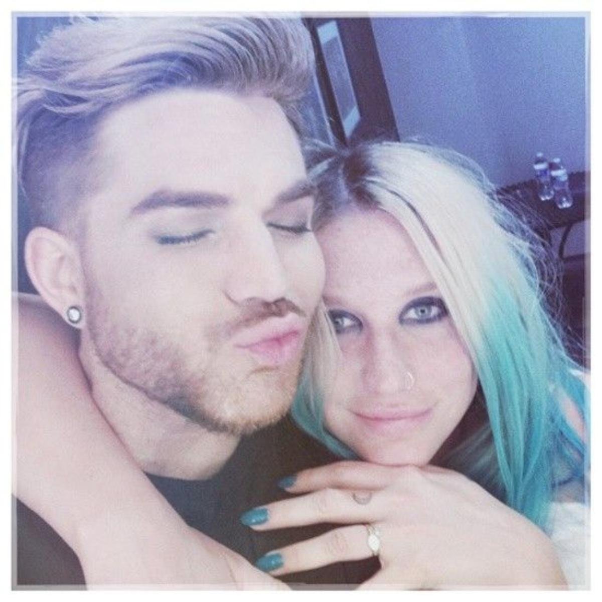 Hình ảnh thân thiết của Kesha và Adam Lambert mới được anh chàng chia sẻ trên Instagram.