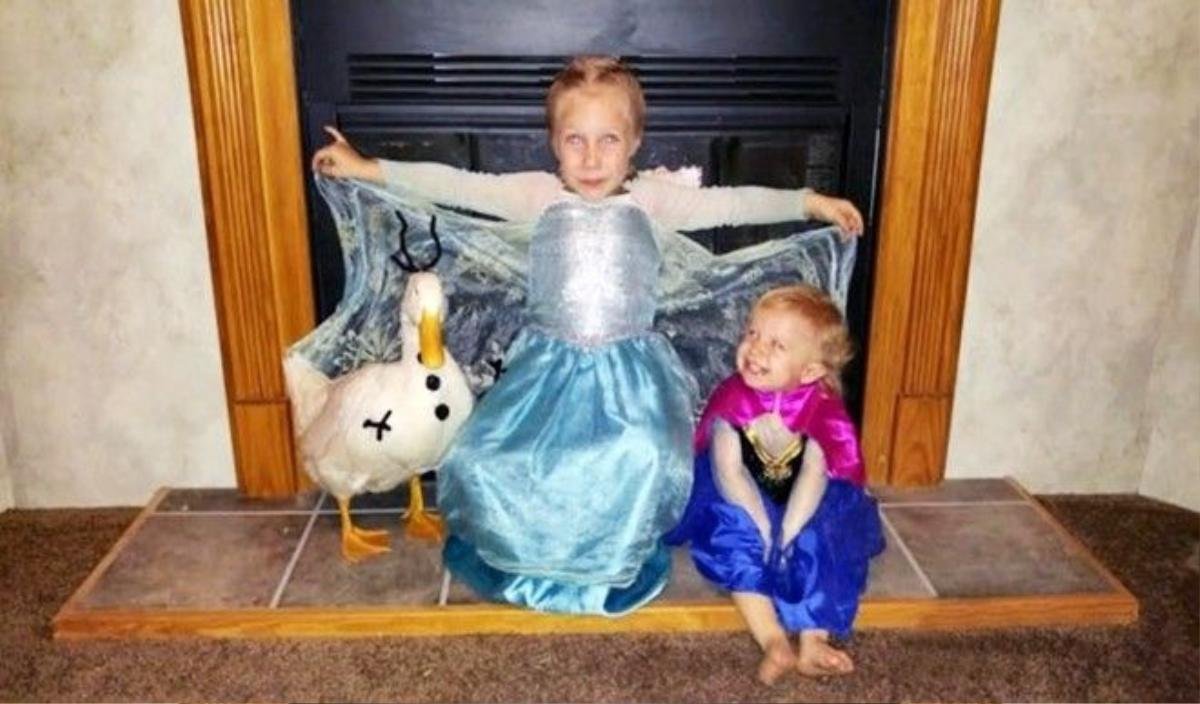 Trong ngày lễ Halloween, trong khi Kylie hóa trang thành Elsa thì Bông Tuyết vào vai Olaf (2 nhân vật trong phim hoạt hình Frozen). 