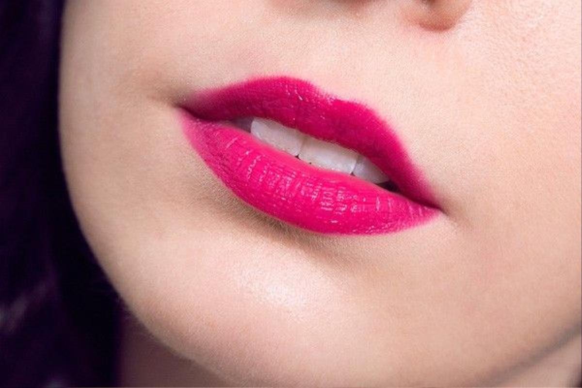  L'Oreal Paris Infallible Pro Matte Gloss màu Rebel Rose. 