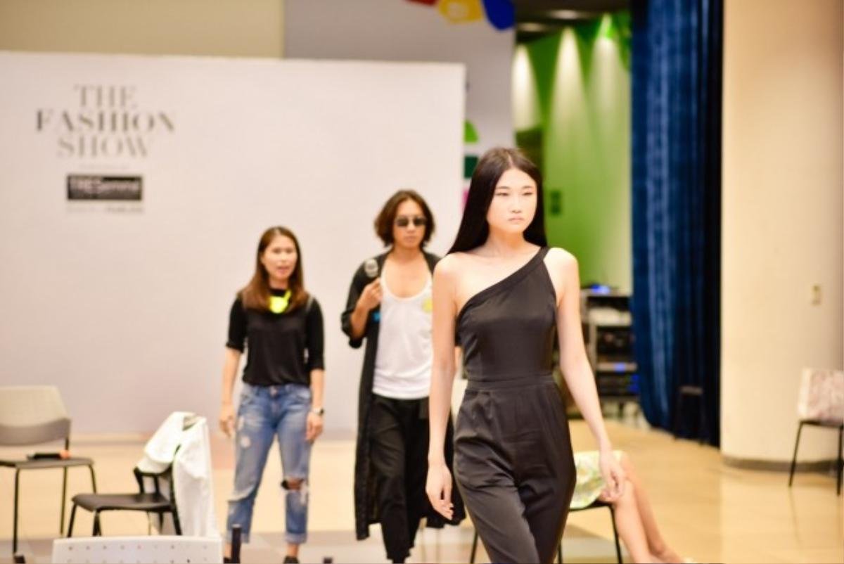 Hầu hết những gương mặt quen thuộc của làng catwalk đã xuất hiện trong buổi tổng duyệt chương trình The Fashion Show powered by TRÉsemme, hứa hẹn biến sự kiện này thành bữa tiệc thời trang đình đám nhất trong năm.