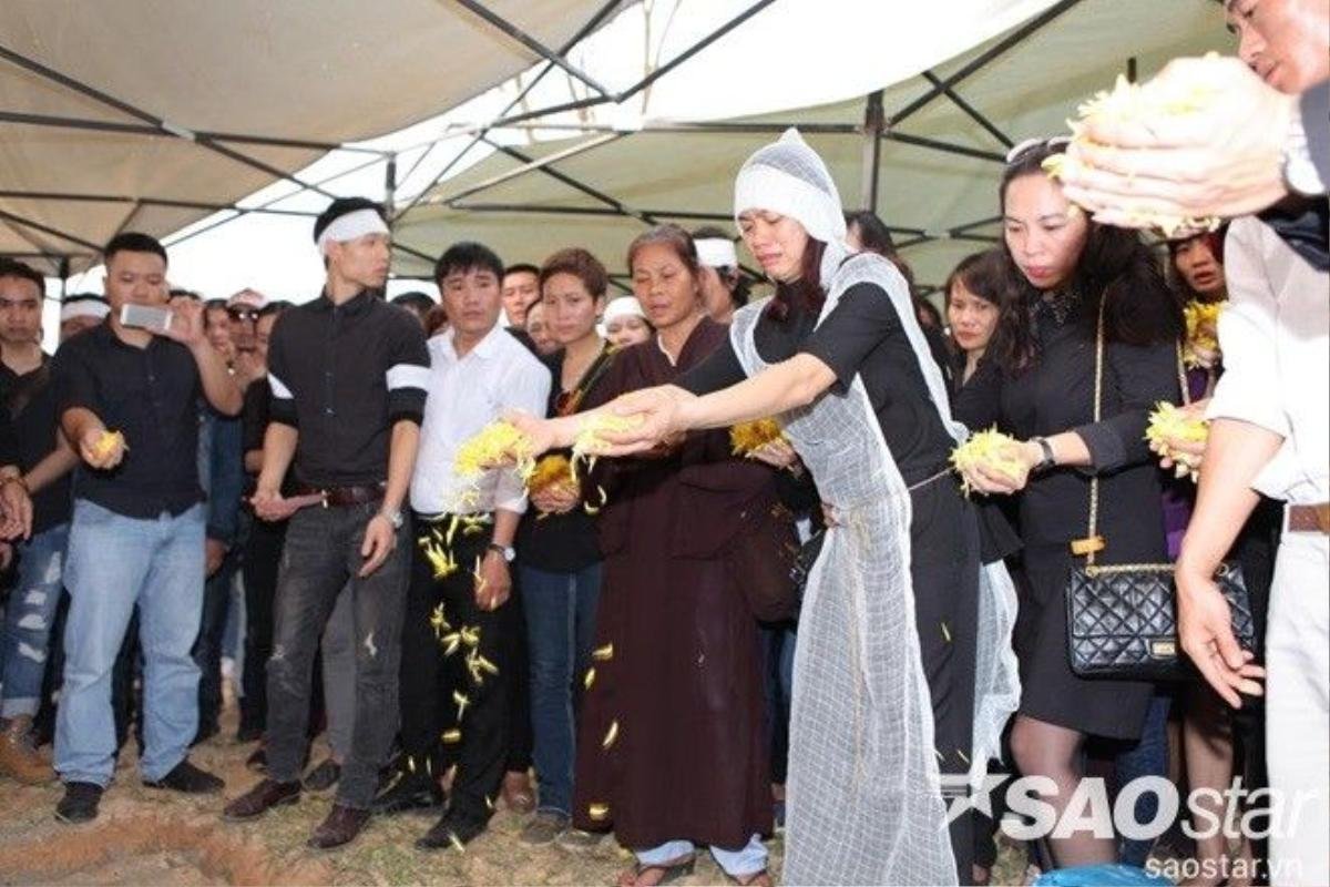 Chị Hoa là người đã ở bên, chăm sóc, tìm mọi cách chạy chữa cho anh, người mà Trần Lập hết lời cảm ơn trong suốt những bài phỏng vấn hay liveshow.