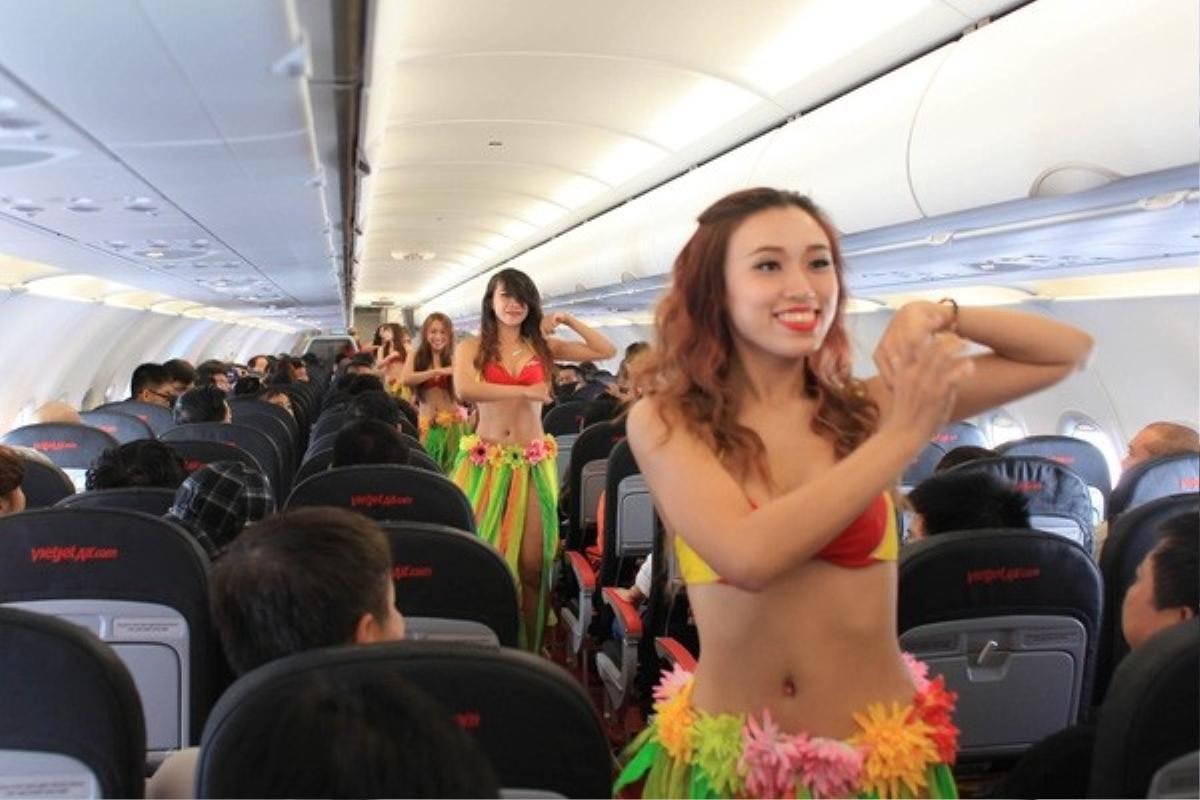 VietJet flight attendants perform a dance aboard the inaugural flight from Saigon to Nha Trang in 2012. Source: VietJet Aviation JSC