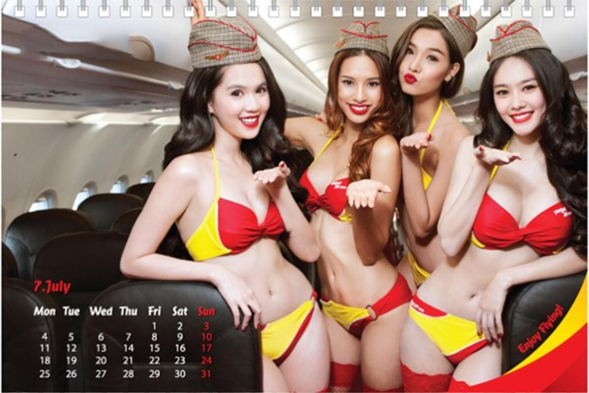 Ngọc Trinh nóng bỏng cùng dàn mẫu trong bộ lịch 2015 của Vietjet Air, một bước đi táo bạo của hãng hàng không tư nhân. 