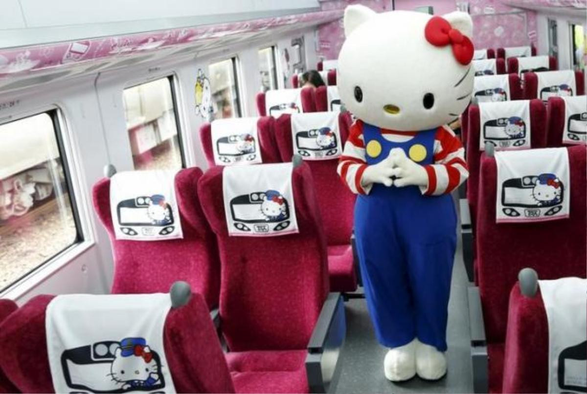 Tàu Hello Kitty vừa ra mắt, hành khách đã 'cầm nhầm' 328 chiếc khăn tựa đầu Ảnh 4