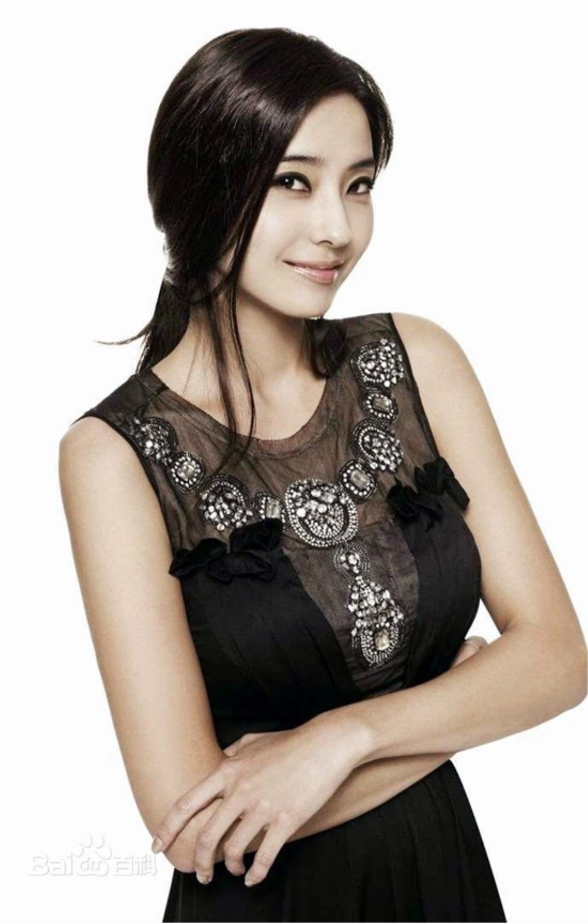 Ảnh hậu Lâm Huyên do búp bê Hàn Quốc Han Chae Young thủ vai