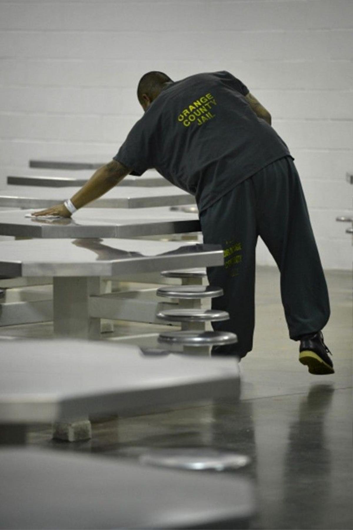 Inmate helpers clean the tables before the start of dinner in a dining room capable of feeding 292 inmates at the Theo Lacy Facility jail in the City of Orange. STEVEN GEORGES, FOR THE ORANGE COUNTY REGISTER /// ADDITIONAL INFORMATION: Food Preparation at the Theo Lacy Facility jail in the City of Orange. 5/11/12 Slug: jail.05XX STEVEN GEORGES, FOR THE ORANGE COUNTY REGISTER