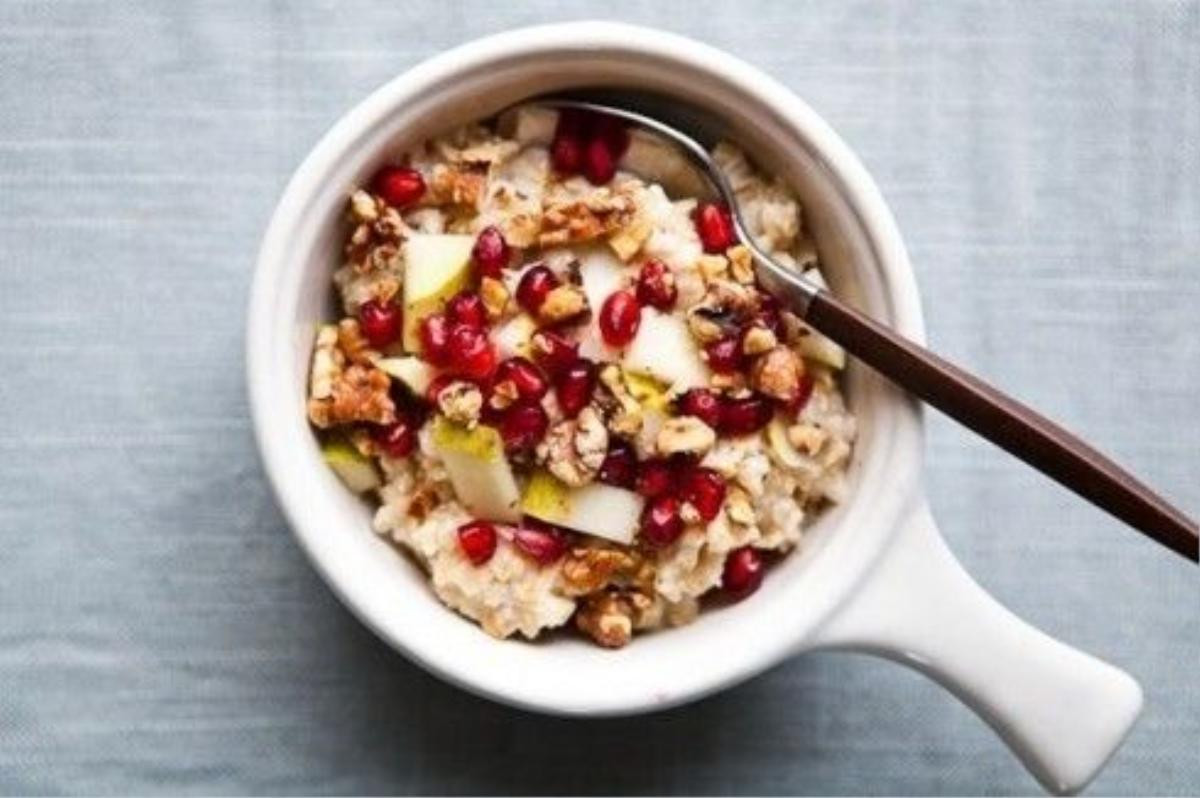 pomegranate-walnut-oatmeal-640-7dc71-490x326