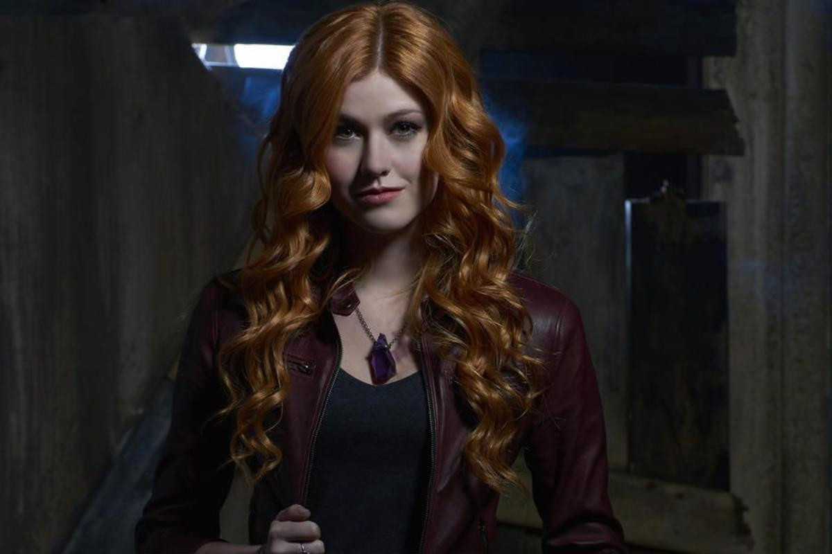 Nữ chính Clary (Katherine McNamara) có vẻ như không được lòng người xem như Lily Collins 