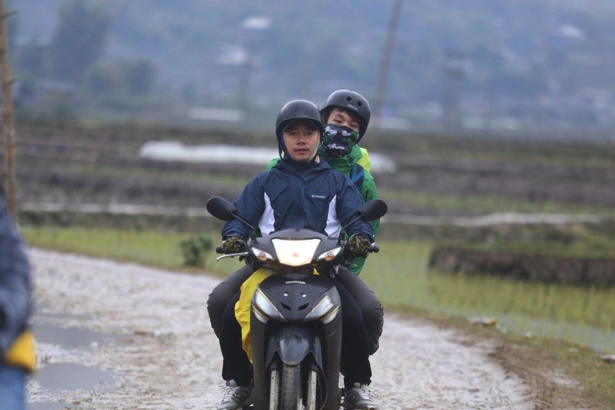 Cac doi dua trai nghiem chang dua tai Tu Le 4