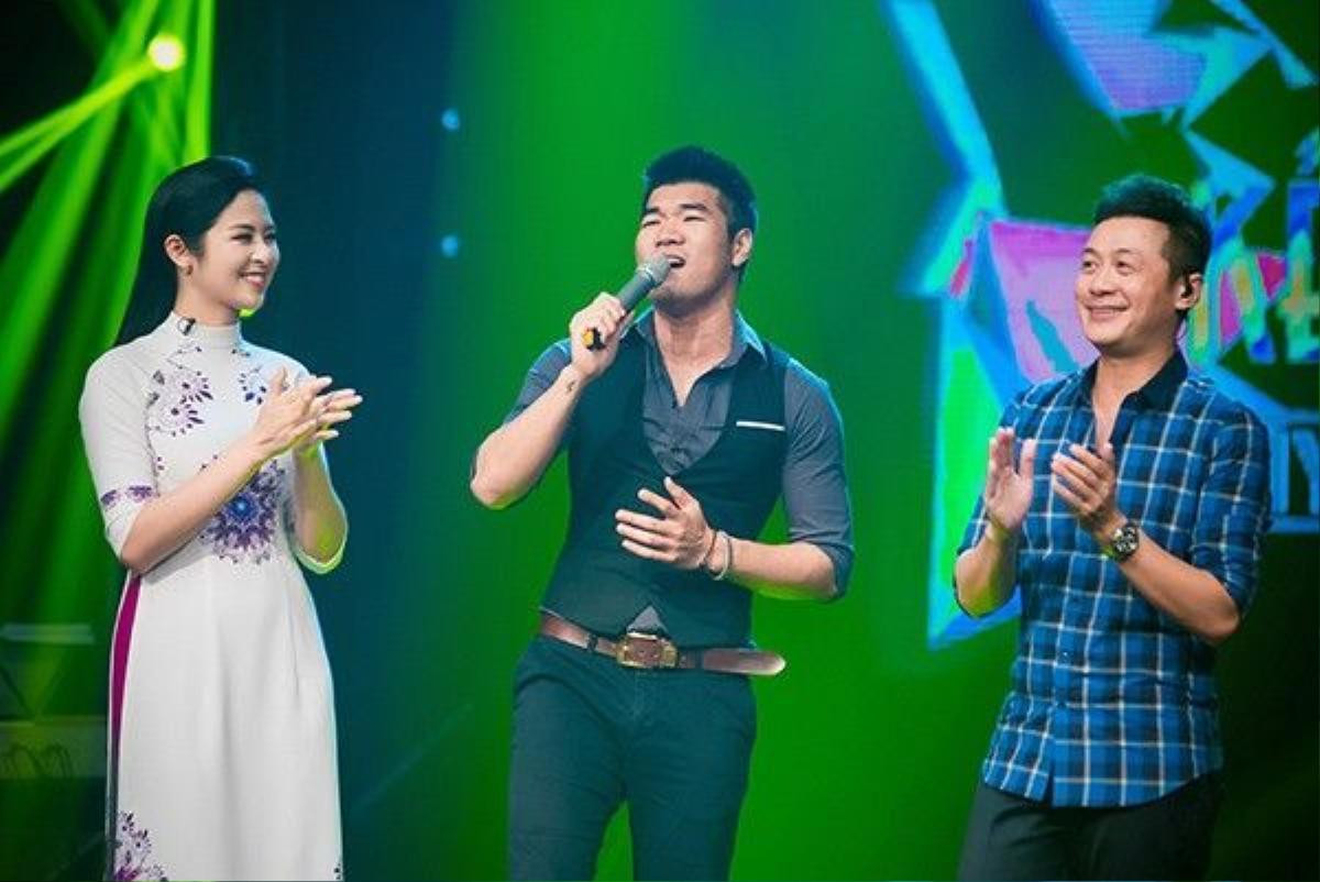 Bài hát cuối cùng Ngọc Hân đề cập trong buổi talkshow là Sống như những đóa hoa. Nhạc phẩm được cô chọn làm nhạc nền trong buổi giới thiệu BST áo dài của mình tại "Lễ hội áo dài 2016". Cũng trong chương trình, Ngọc Hân hội ngộ với ca sĩ Tạ Quang Thắng, Khắc Hiếu. Cả hai thể hiện những nhạc phẩm mà cô yêu thích.