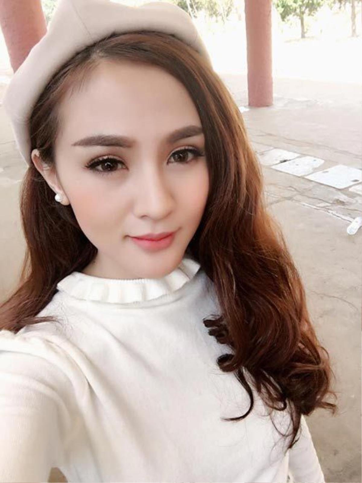 Không ngần ngại những lời ra tiếng vào, nàng Hot girl tiếp tục sang Hàn để "cứu vãn" khuôn diện của mình. 