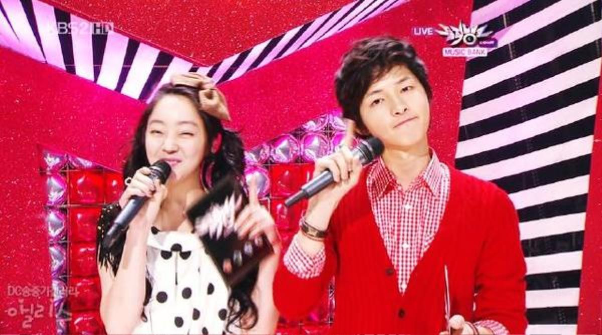 Song Joong Ki thời còn làm MC của Music Bank.