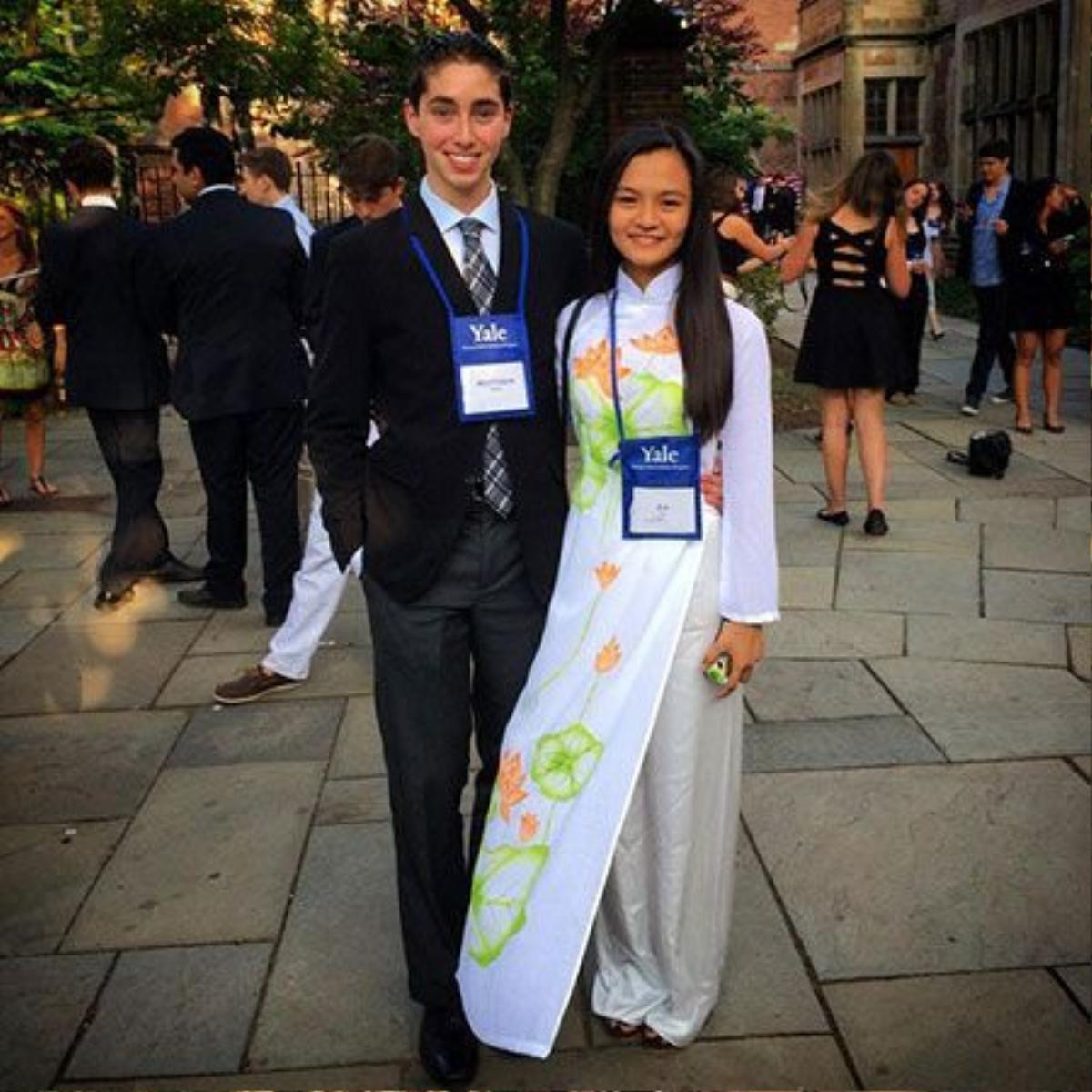 An cùng bạn tại ĐH Yale, chương trình Yale Young Global Scholars tháng 7/2015. 