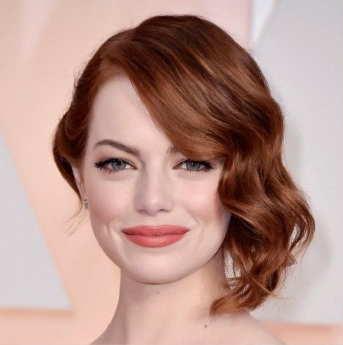 Emma Stone cực kỳ thích các loại dầu thiên nhiên, vì cô sở hữu làn da khô và hầu như không tiết dầu.