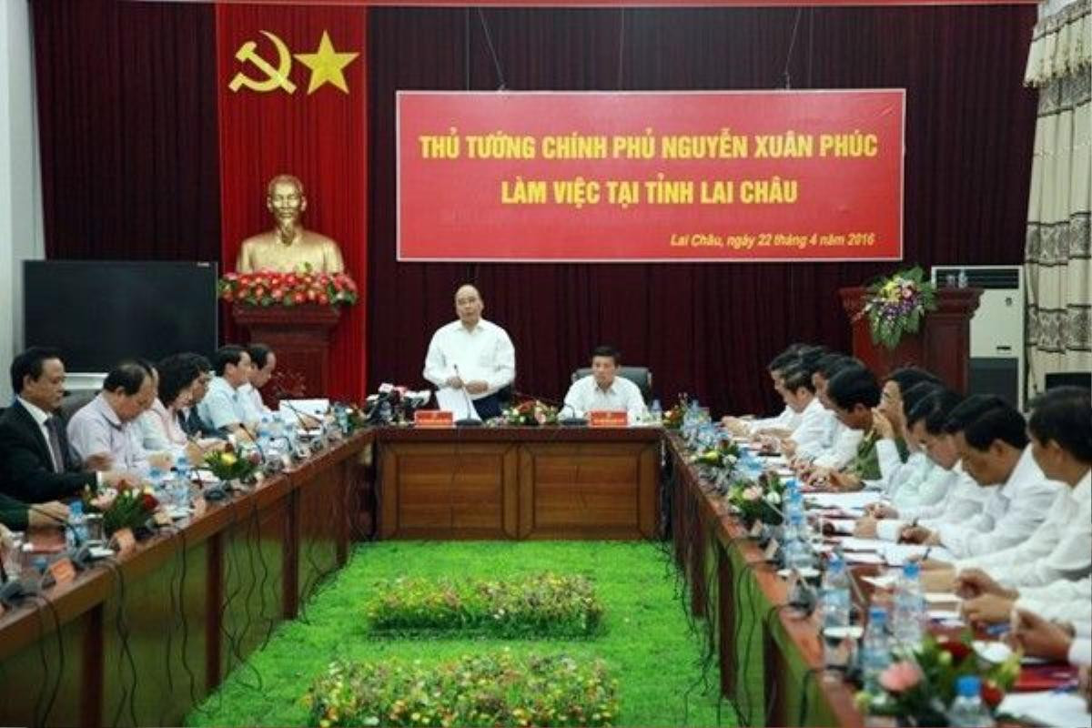 Thủ tướng Nguyễn Xuân Phúc phát biểu chỉ đạo tại cuộc họp với lãnh đạo tỉnh Lai Châu. 