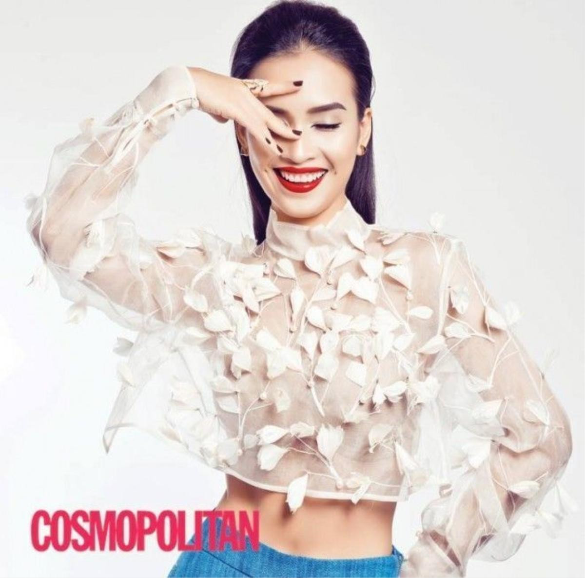 Ái Phương gợi cảm một cách cực kỳ kín đáo trong tông son đỏ velvet trên tạp chí Cosmopolitan.