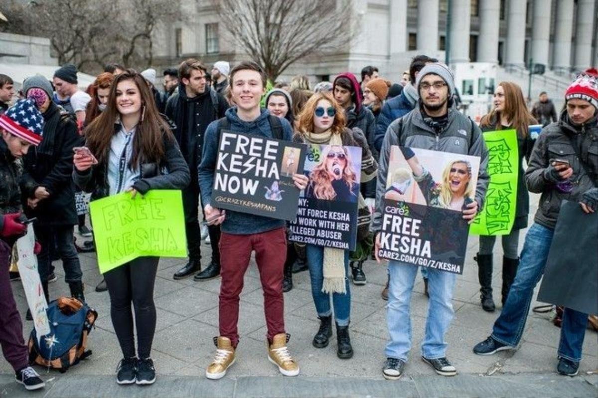 NEW YORK, NY - FEBRUARY 19: Kesha fans protest Sony Music Entertainment outside New York State Supreme Court on February 19, 2016 in New York City. Sony has refused to voluntarily release the pop star from her contract which requires her to make eight more albums with producer Dr. Luke, a man she claims sexually assaulted her. (Photo by Roy Rochlin/Getty Images)