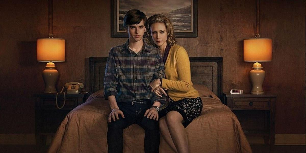 Freddy-Highmore-as-Norman-Bates-and-Vera-Farmiga-as-Norma-Bates-in-Bates-Motel