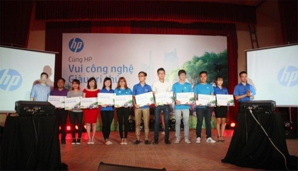 HP trao học bổng cho các bạn sinh viên Đại học Công nghệ thông tin và Truyền thông (Đại học Thái Nguyên). 