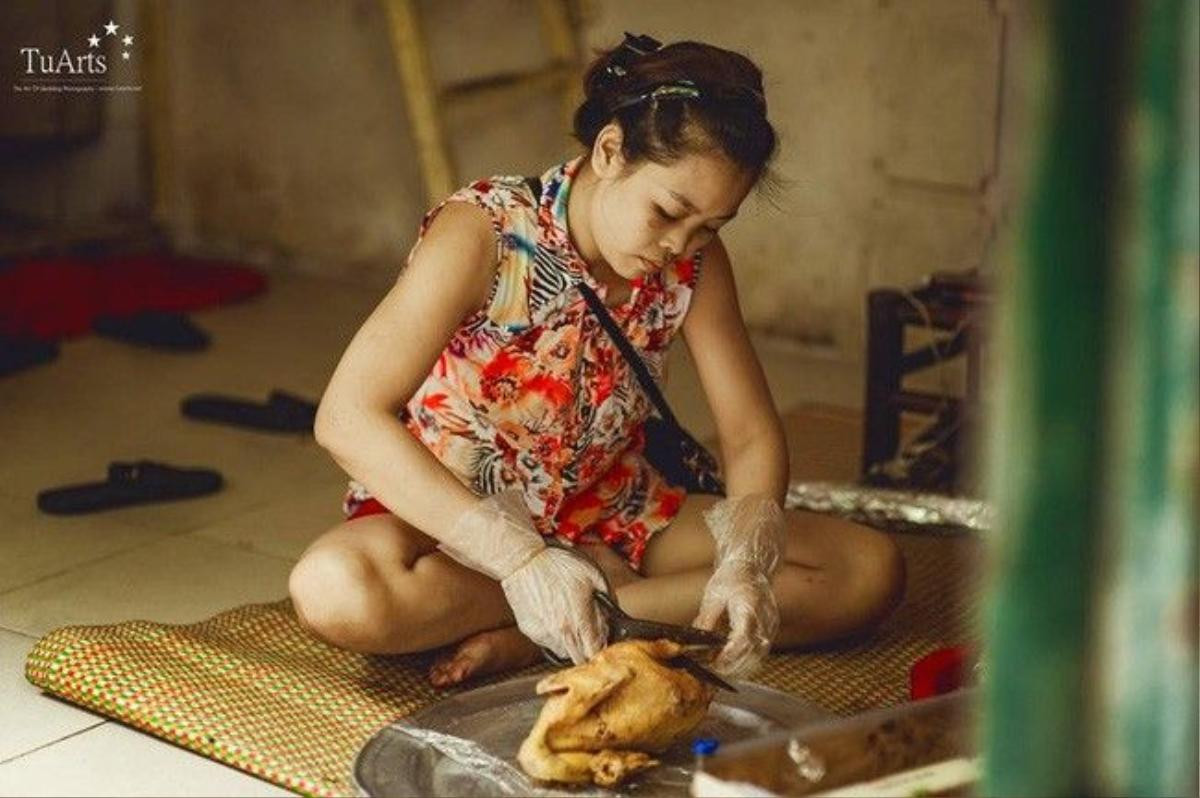 Hàng ngày chị vẫn bán hàng tại nhà để kiếm tiền trang trải cuộc sống gia đình và có tiền chữa bệnh. 