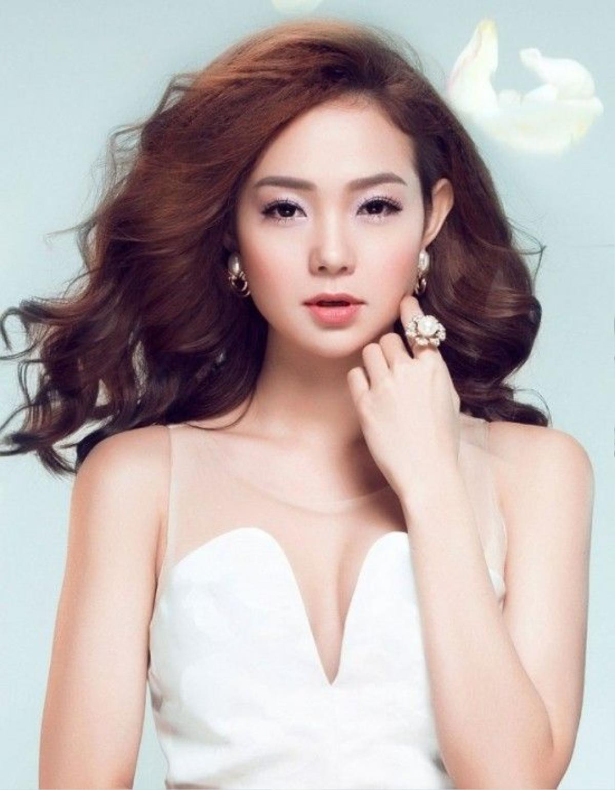 Minh Hằng còn được mệnh danh là nghệ sĩ hợp với mọi kiểu tóc của showbiz Việt.