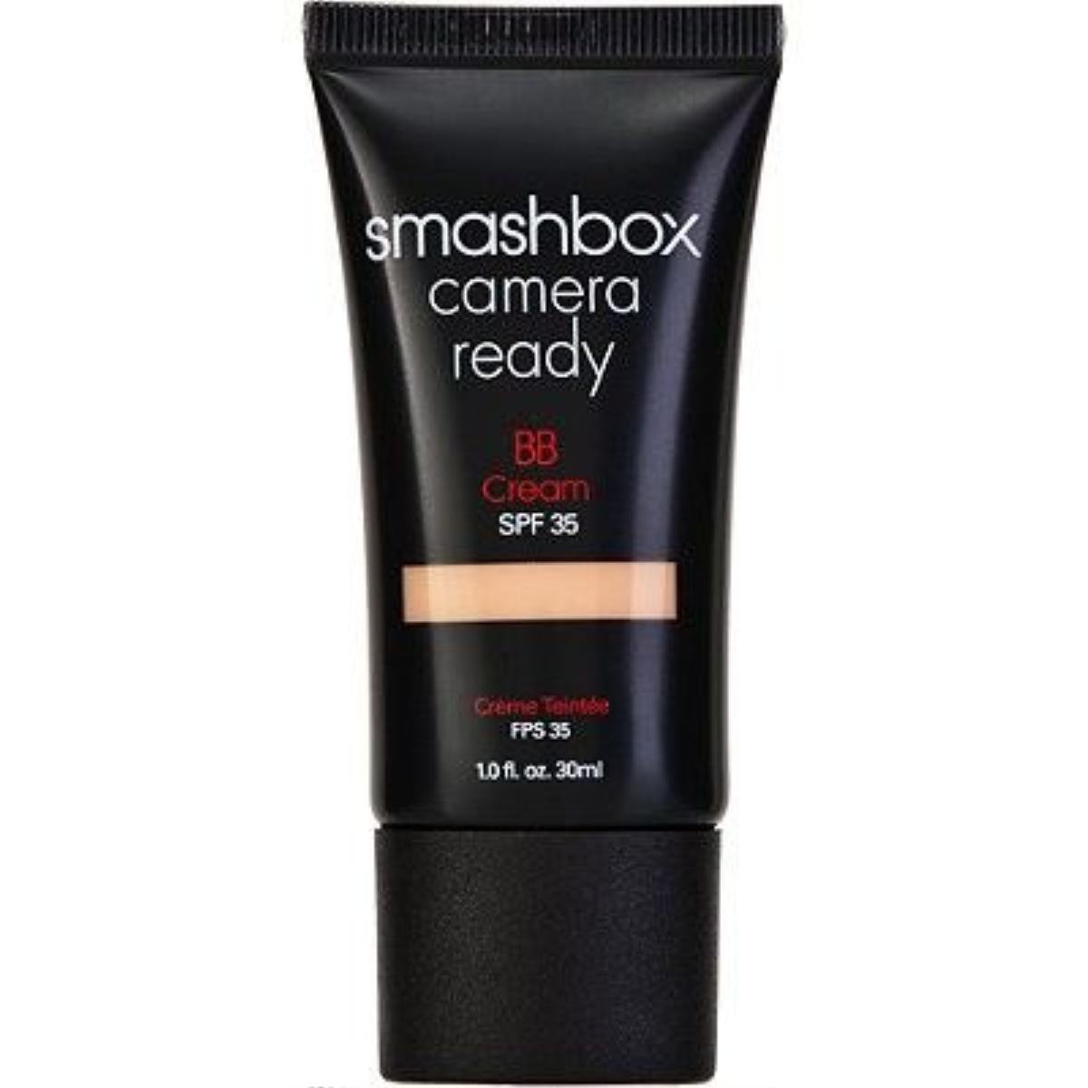 Những ngày khác thi thoảng cô ấy cũng sử dụng BB Cream của Smashbox cho lớp nền mỏng nhẹ.