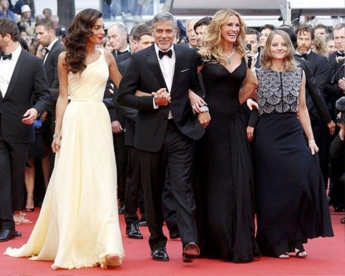 Clooney tới cùng bà xã - nữ luật sư Amal Clooney.